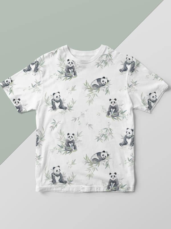 camiseta con estampado con pandas y hojas para niños